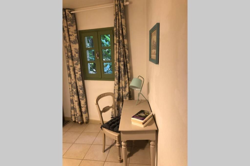 Uzès à pied, Appartement dans cadre d'exception Exterior foto